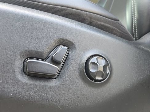 Used 2023 Chrysler Pacifica Touring-L FWD image 29