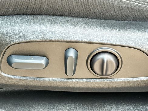 Used 2022 GMC Terrain SLE w/ Driver Convenience Package FWD image 24