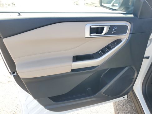 Used 2023 Ford Explorer XLT w/ Equipment Group 202A AWD/4WD image 10