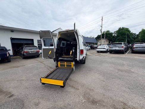 Used 2014 Ford E-350 and Econoline 350 Extended Super Duty w/ Power Group RWD image 12