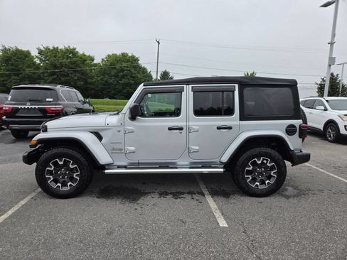 Used 2024 Jeep Wrangler Unlimited Sahara w/ Technology Group AWD/4WD image 12