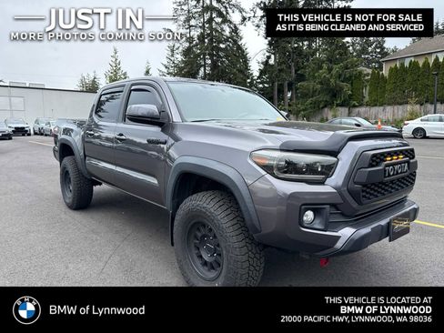 Used 2017 Toyota Tacoma TRD Off-Road w/ Tow Package (A/T) AWD/4WD image 1