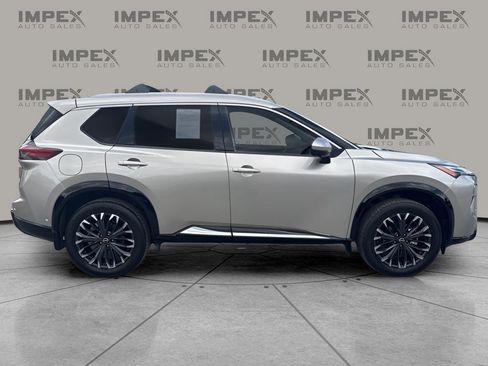 Used 2025 Nissan Rogue Platinum FWD image 6