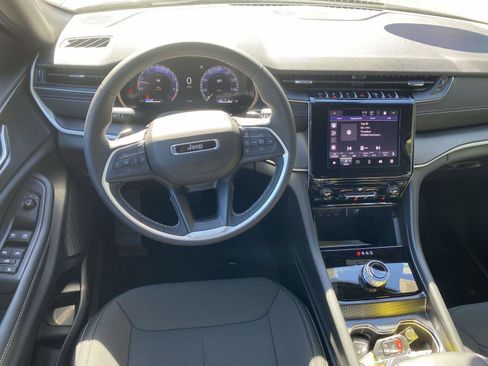 New 2025 Jeep Grand Cherokee L Laredo image 19