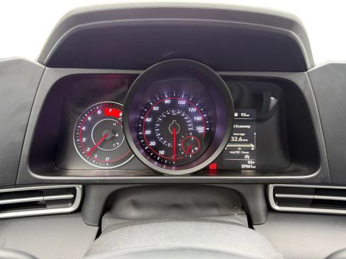 Certified 2023 Hyundai Elantra SE image 11