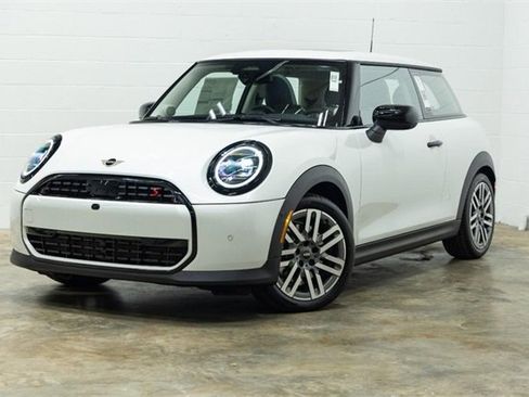 Certified 2025 MINI Cooper S image 9