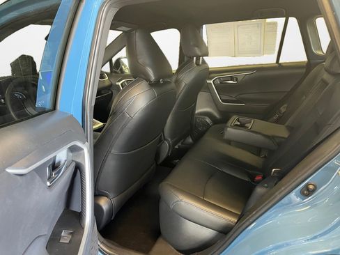 Used 2023 Toyota RAV4 SE image 16