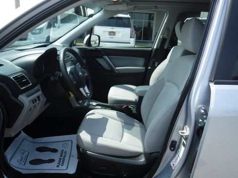 Used 2017 Subaru Forester 2.5i Premium w/ Popular Package #1A AWD/4WD image 9