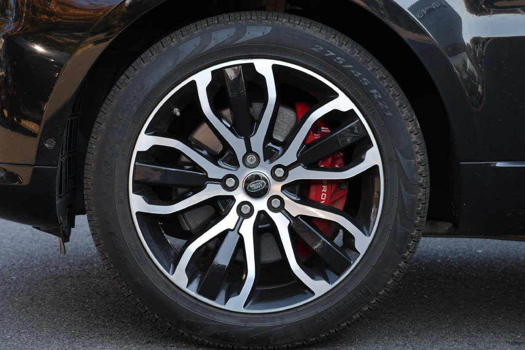 Used 2019 Land Rover Range Rover Sport SE AWD/4WD image 12
