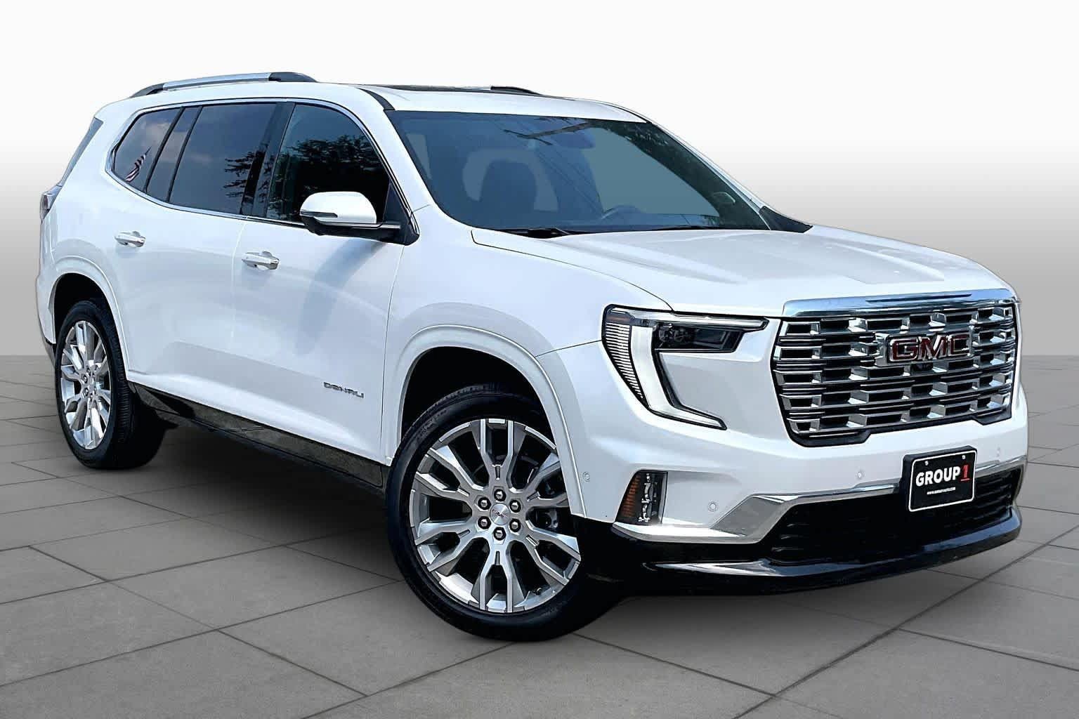 Used 2025 GMC Acadia Denali w/ Super Cruise Package FWD image 3