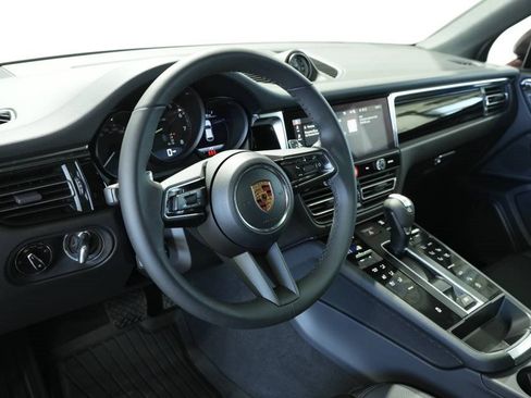 New 2026 Porsche Macan image 4