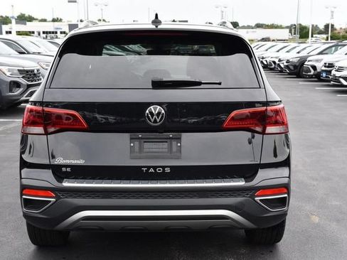 Used 2024 Volkswagen Taos SE w/ MDO Package FWD image 6