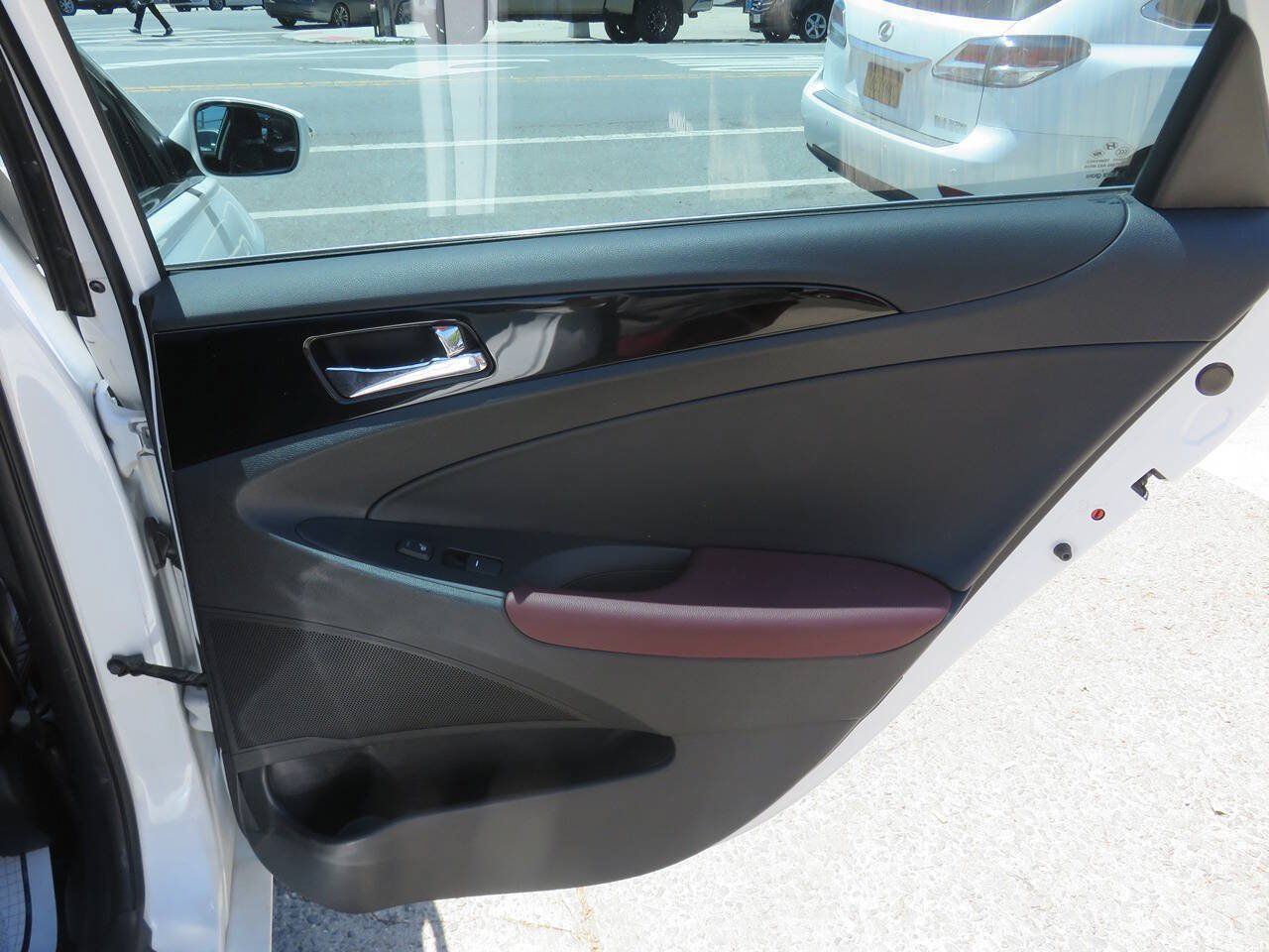 Used 2012 Hyundai Sonata Limited w/ Navigation Pkg FWD image 30