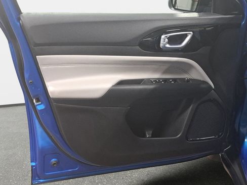 Used 2022 Jeep Compass Limited image 28