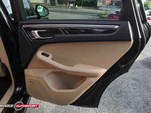 Used 2017 Porsche Macan Turbo image 36