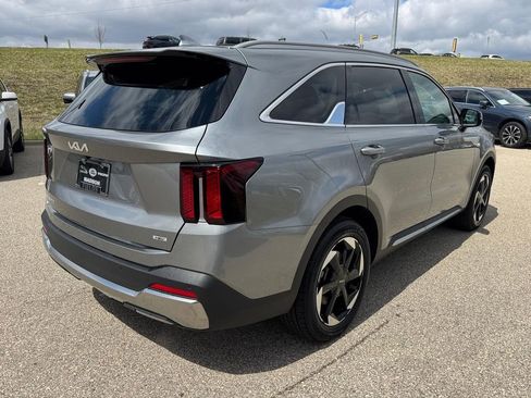 Used 2025 Kia Sorento EX w/ EX Panoramic Sunroof Package image 4