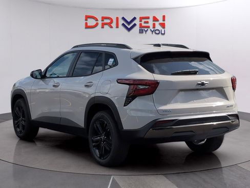 New 2026 Chevrolet Trax ACTIV w/ Sunroof Package FWD image 3