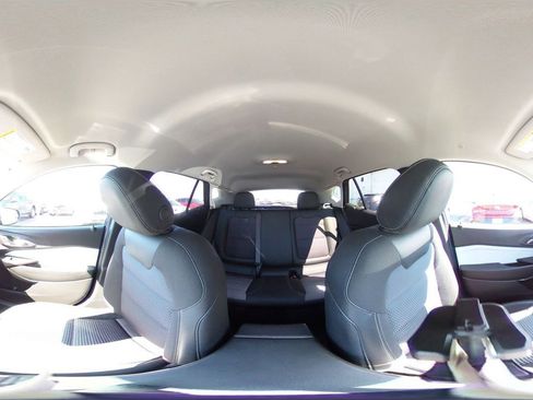 Used 2025 Chevrolet Trax LT FWD image 42