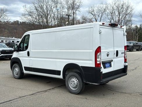 Used 2025 RAM ProMaster 2500 w/ Premium Convenience Group FWD image 8