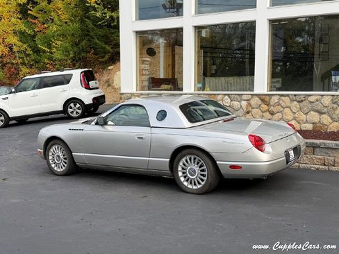 Used 2004 Ford Thunderbird image 2