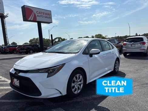 Used 2022 Toyota Corolla LE image 1