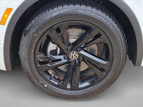 Used 2023 Volkswagen Tiguan SE R-Line FWD image 25