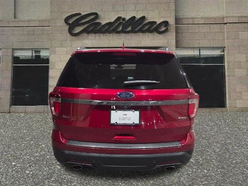 Used 2018 Ford Explorer XLT w/ Equipment Group 202A image 4