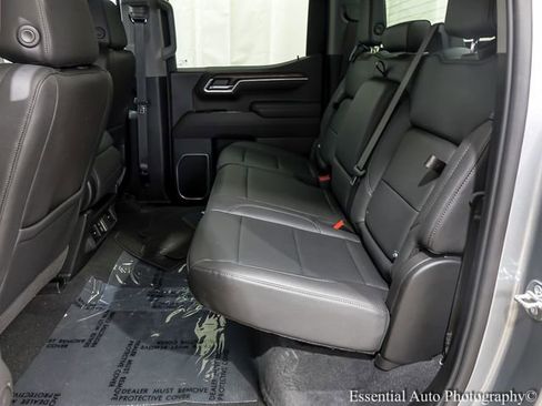 Used 2026 GMC Sierra 1500 SLT AWD/4WD image 11