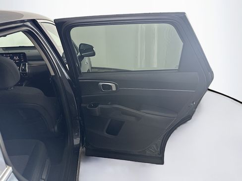 Used 2023 Kia Sorento LX image 31