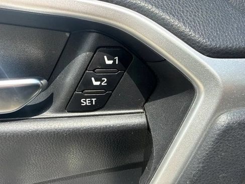 Used 2020 Toyota RAV4 XLE Premium AWD/4WD image 9