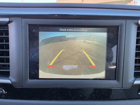 Used 2021 Chrysler Voyager Lxi image 20