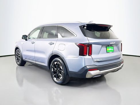 Used 2024 Kia Sorento S image 7