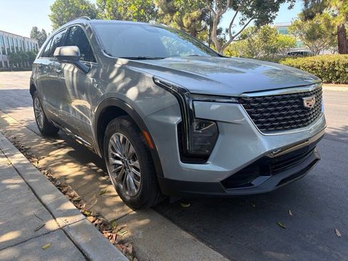 Certified 2025 Cadillac XT4 Premium Luxury FWD image 3