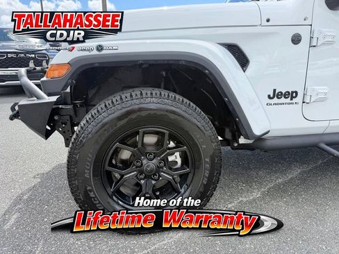 Used 2025 Jeep Gladiator Sport AWD/4WD image 12