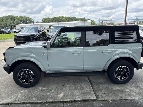 Used 2022 Ford Bronco Outer Banks AWD/4WD image 4