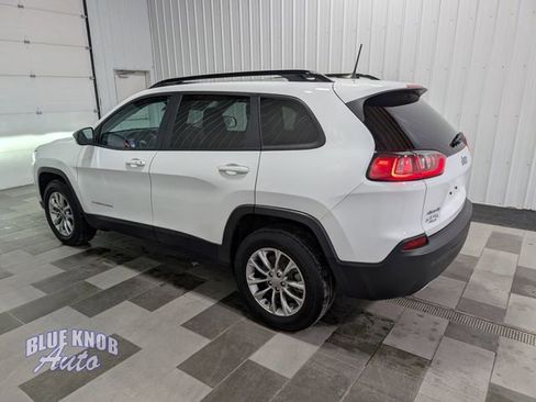 Used 2022 Jeep Cherokee Latitude Lux w/ Sun & Sound Group AWD/4WD image 2