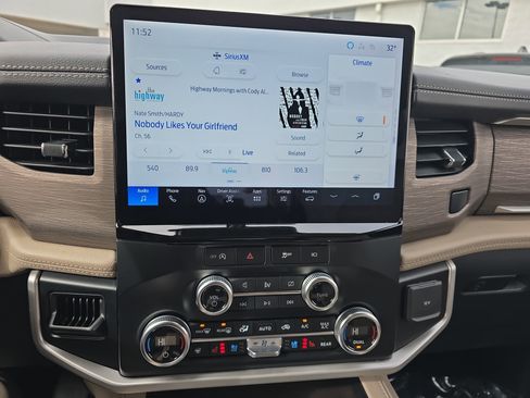 Used 2024 Ford Expedition Limited image 24