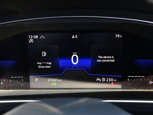 Used 2023 Volkswagen Tiguan SE w/ Panoramic Sunroof Package image 11