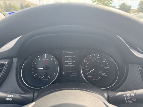 Used 2017 Nissan Rogue S image 19