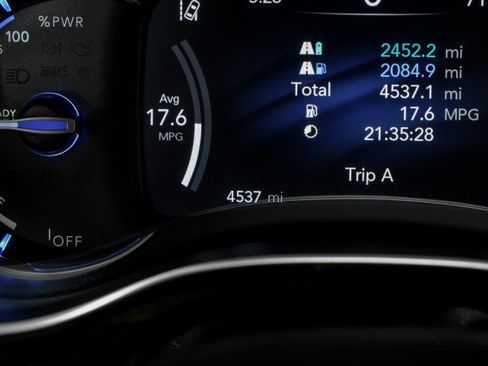 Used 2023 Chrysler Pacifica Pinnacle image 18