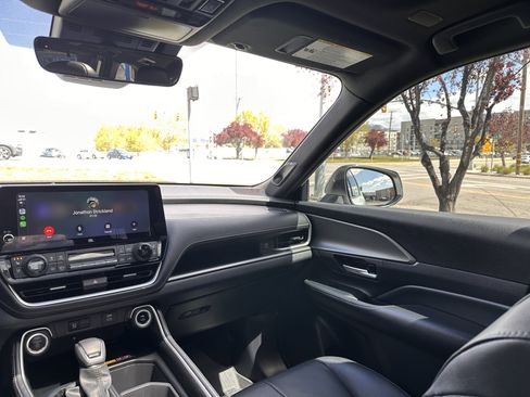 Used 2025 Toyota Grand Highlander AWD Hybrid image 33