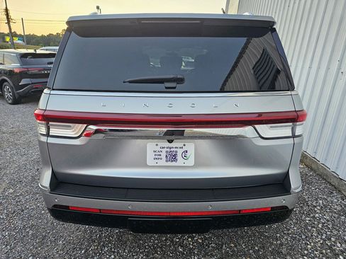 Used 2023 Lincoln Navigator 2WD image 4