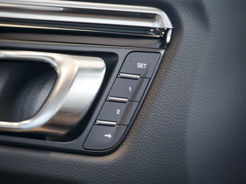 Certified 2026 Porsche Macan AWD/4WD image 33