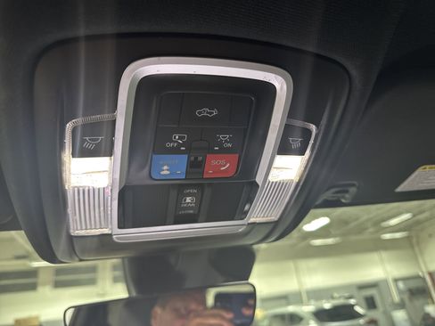 Used 2025 RAM 1500 Big Horn AWD/4WD image 22