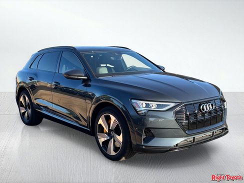 Used 2022 Audi e-tron Premium Plus AWD/4WD image 5