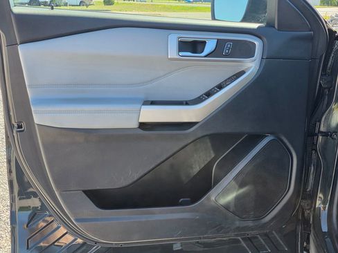 Used 2022 Ford Explorer XLT w/ Equipment Group 202A AWD/4WD image 11