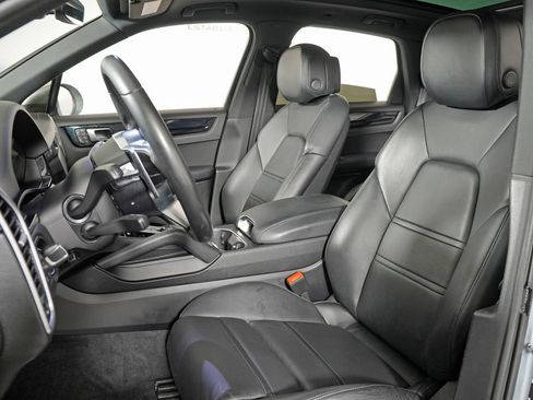 Certified 2023 Porsche Cayenne AWD/4WD image 5