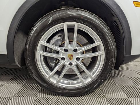Used 2022 Porsche Cayenne AWD/4WD image 29