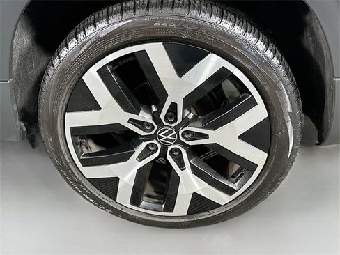Used 2022 Volkswagen Taos SEL image 31