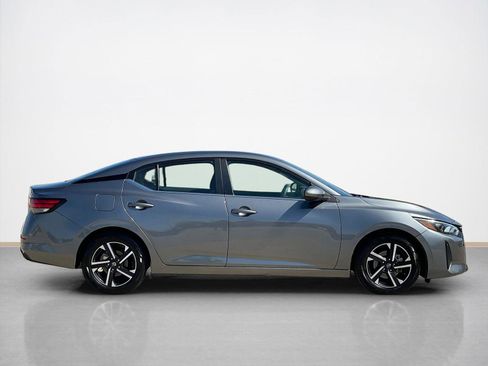 Used 2024 Nissan Sentra SV FWD image 9